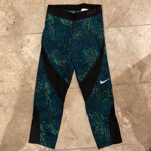 Nike cropped pro leggings